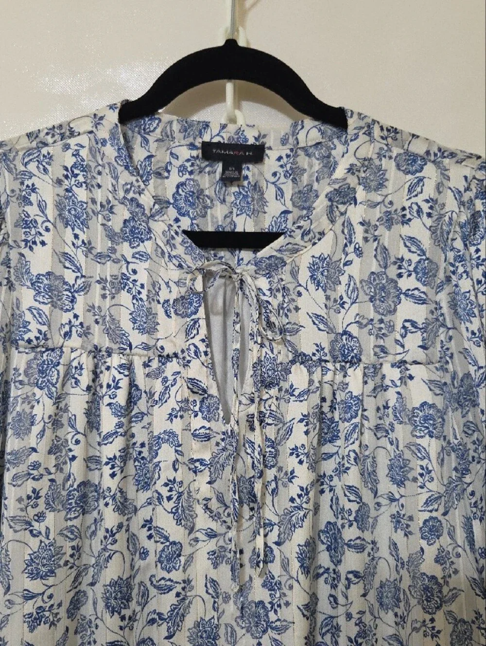 Tamara H White and Blue Floral Tie-Neck Polyester Long Sleeve Blouse - Size Lg - Picture 2 of 12